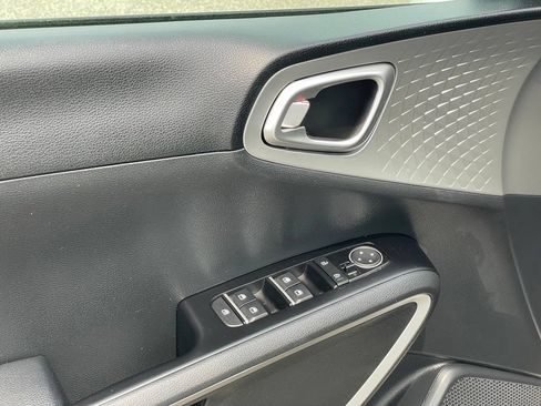 Used 2023 Kia Soul S FWD image 11