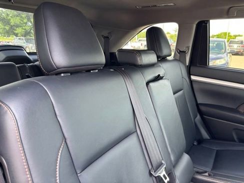 Used 2017 Toyota Highlander XLE w/ Protection Package #3 AWD/4WD image 26