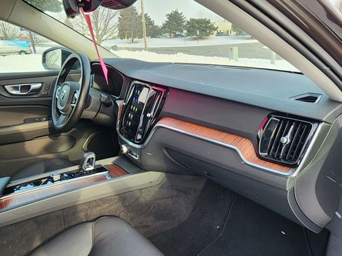 Used 2025 Volvo V60 B5 Cross Country Plus image 40