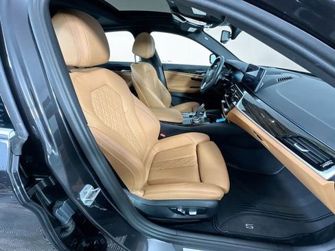 Used 2023 BMW 530e xDrive w/ Premium Package image 29