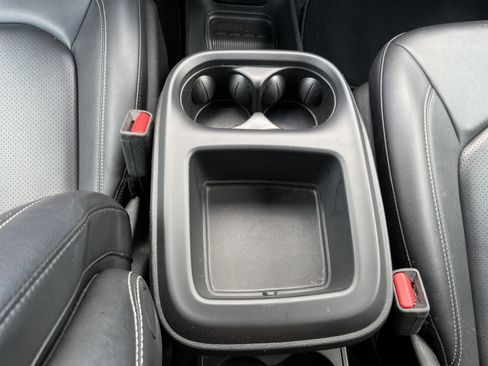 Used 2025 Chrysler Pacifica Select FWD image 26