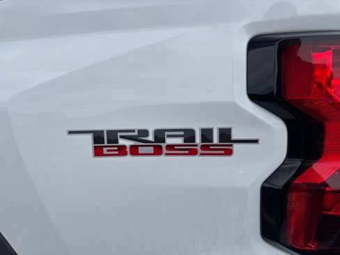 Used 2025 Chevrolet Colorado Trail Boss AWD/4WD image 10