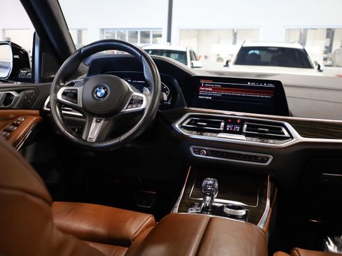 Used 2020 BMW X7 M50i w/ Dynamic Handling Package image 32