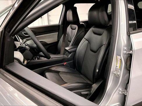 Used 2024 Jeep Compass Latitude AWD/4WD image 23