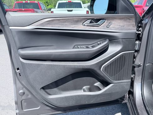 New 2026 Jeep Grand Cherokee L Limited RWD image 32