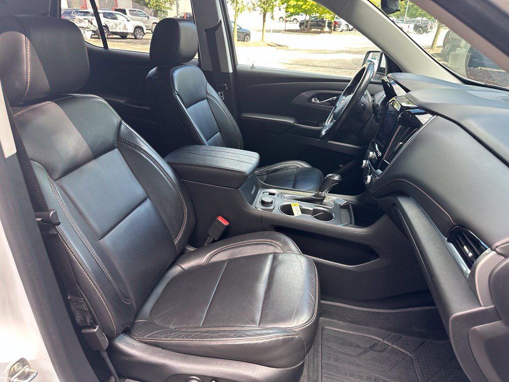 Used 2020 Chevrolet Traverse LT w/ LPO, Floor Liner Package AWD/4WD image 31