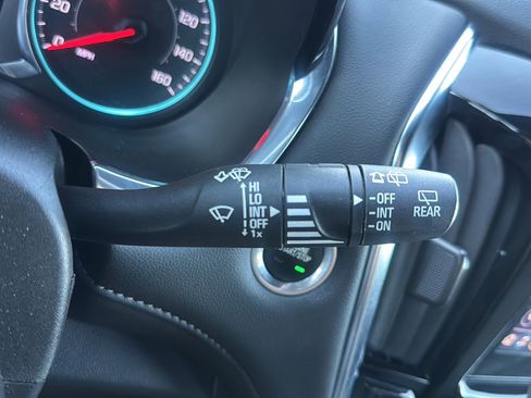 Used 2023 Chevrolet Traverse LT FWD image 33