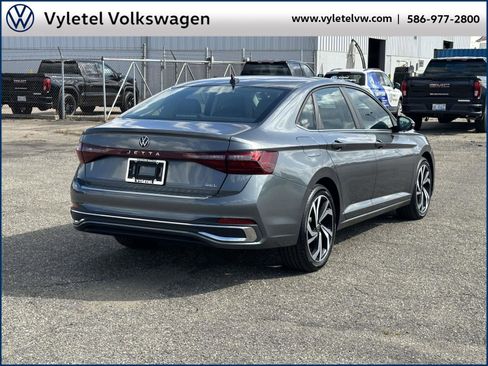 Certified 2025 Volkswagen Jetta SEL image 3