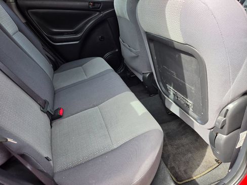 Used 2004 Toyota Matrix FWD image 31