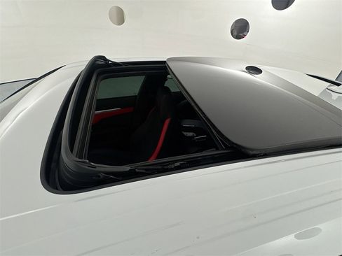 Used 2025 Lamborghini Urus SE image 23