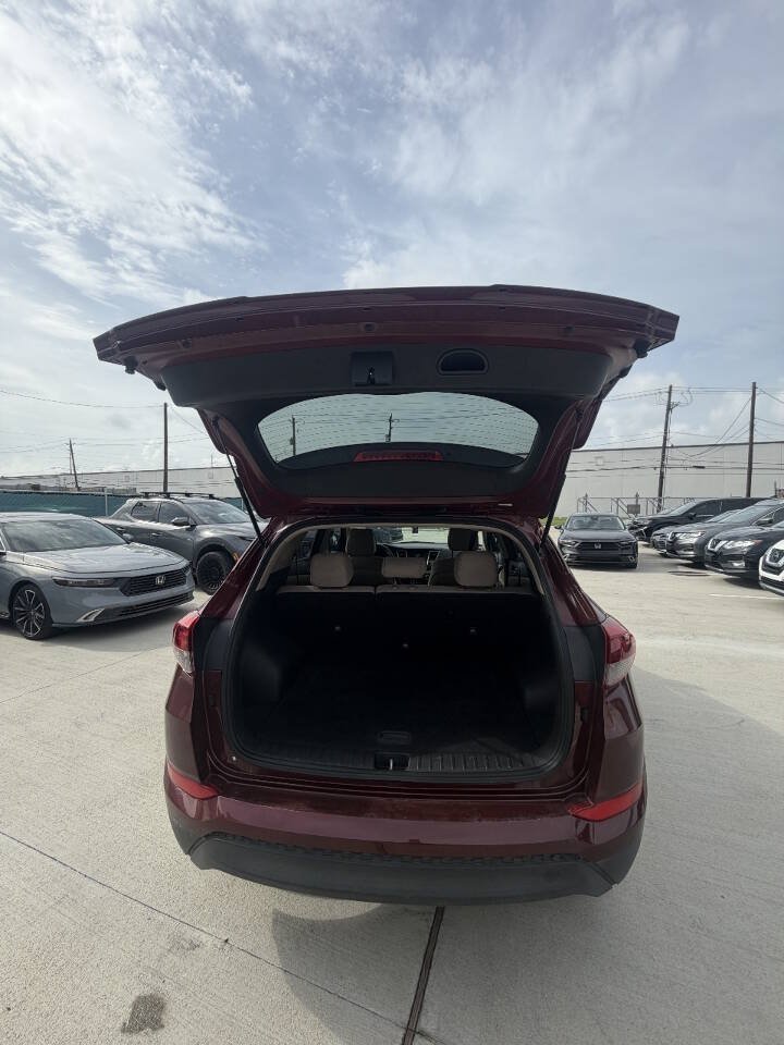 Used 2017 Hyundai Tucson SE w/ SE Popular Package 02 AWD/4WD image 29