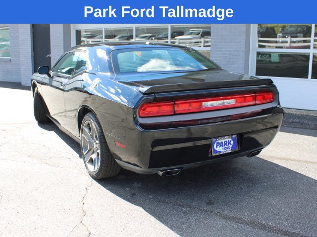 Used 2012 Dodge Challenger R/T RWD image 2