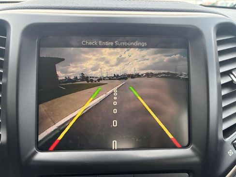 Used 2016 Jeep Cherokee Latitude w/ Cold Weather Group image 21