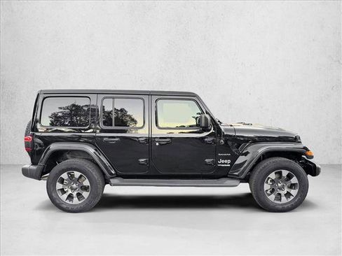 Used 2018 Jeep Wrangler Unlimited Sahara image 4