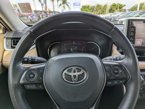Used 2019 Toyota RAV4 Limited w/ Cold Weather Package FWD image 28