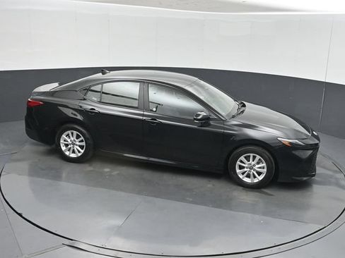 Used 2025 Toyota Camry LE FWD image 41
