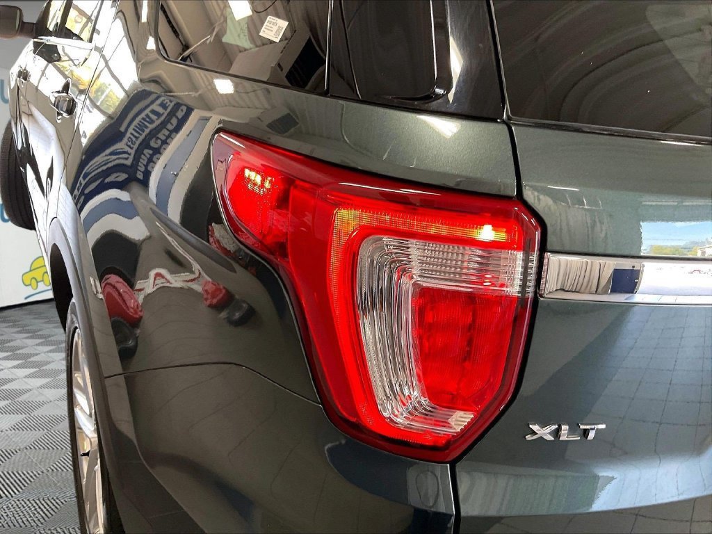 Used 2016 Ford Explorer XLT w/ Equipment Group 202A AWD/4WD image 35