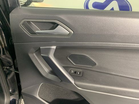 Used 2021 Volkswagen Tiguan SE image 36