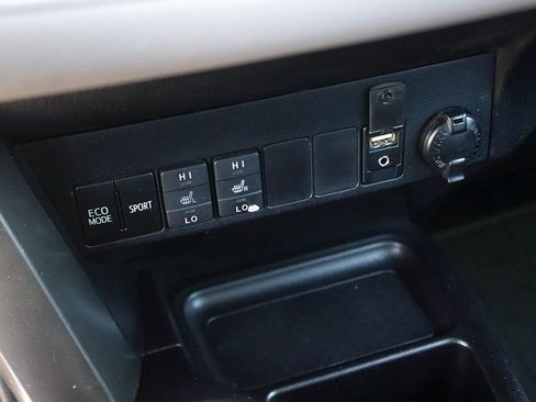 Used 2015 Toyota RAV4 Limited image 23