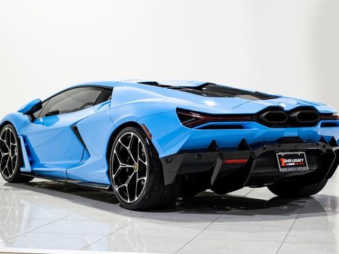 Used 2024 Lamborghini Revuelto image 13