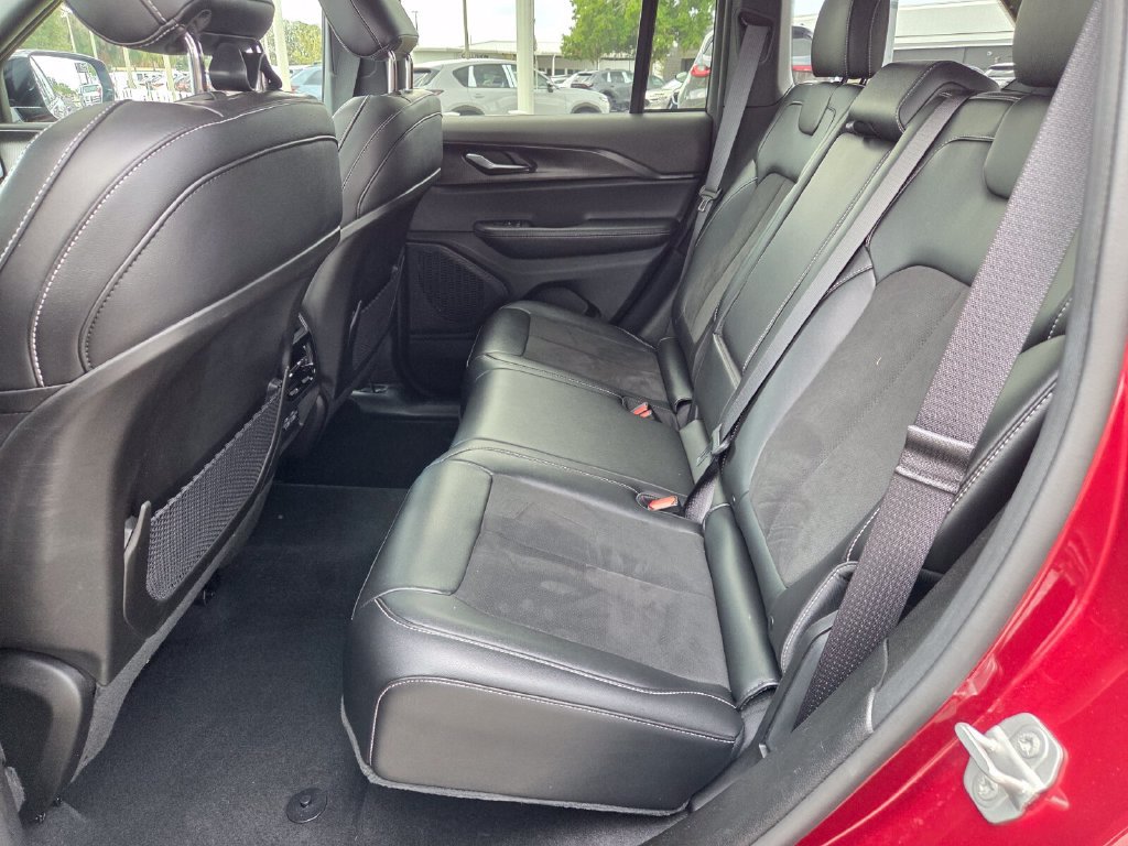 Used 2024 Jeep Grand Cherokee Altitude RWD image 6