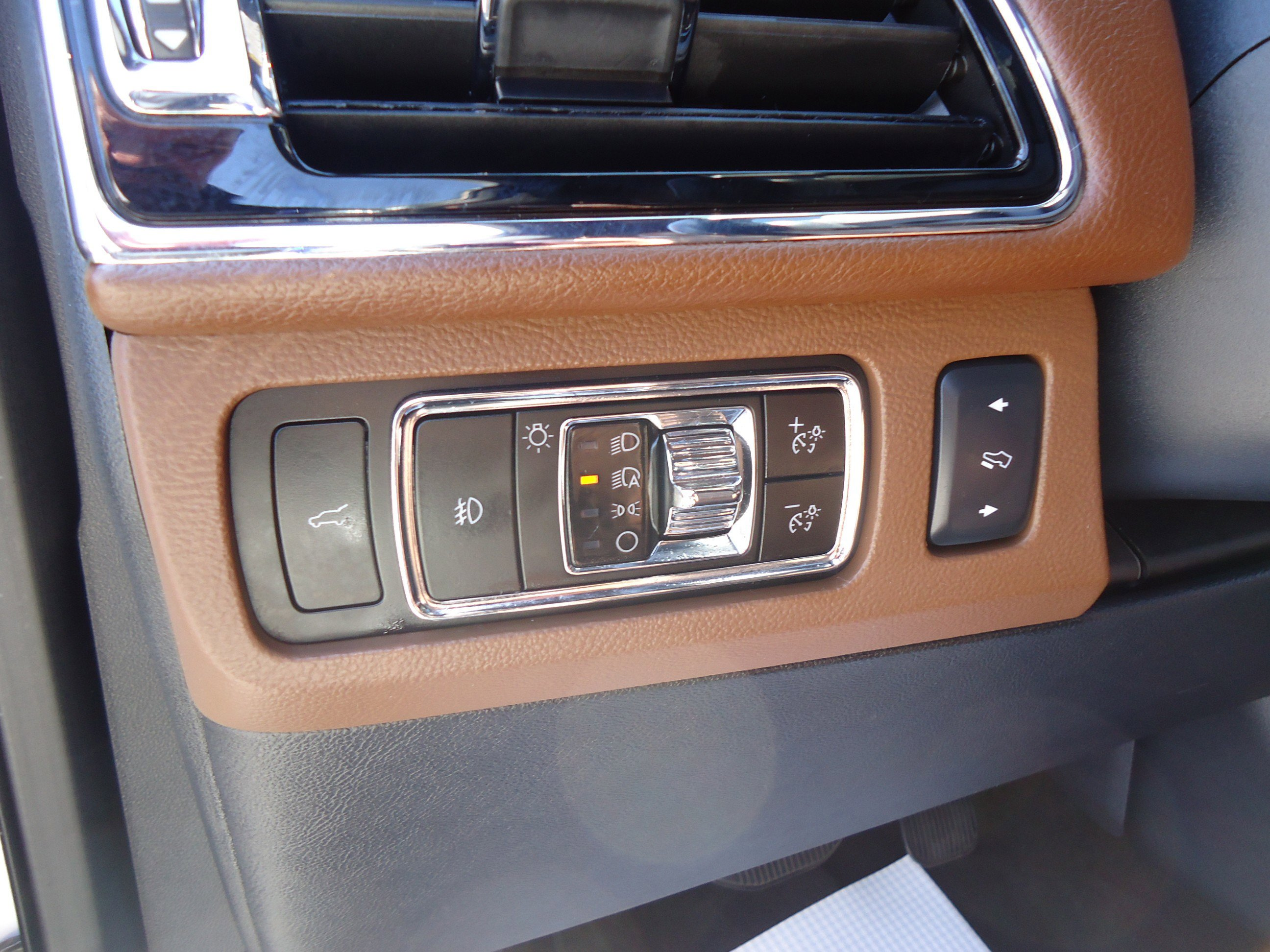 Certified 2024 Lincoln Navigator L Reserve AWD/4WD image 14