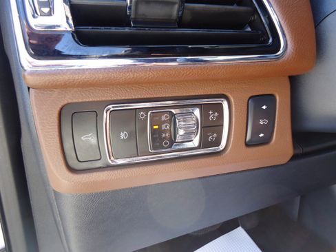 Certified 2024 Lincoln Navigator L Reserve AWD/4WD image 14