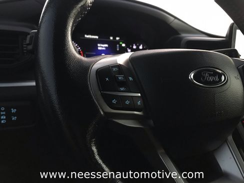 Used 2022 Ford Explorer XLT image 38