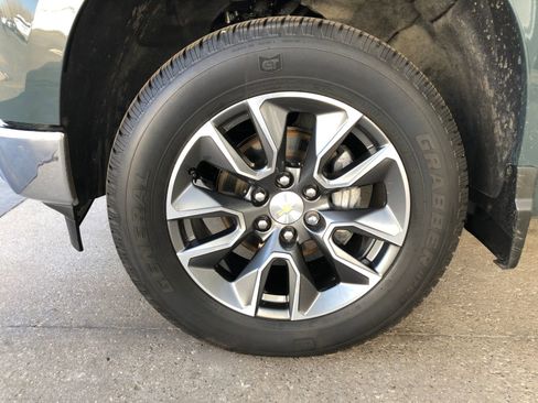 Used 2025 Chevrolet Silverado 1500 LT AWD/4WD image 4