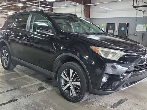 Used 2018 Toyota RAV4 XLE FWD image 4