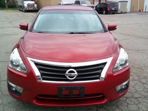 Used 2015 Nissan Altima 2.5 SV w/ Convenience Package FWD image 2