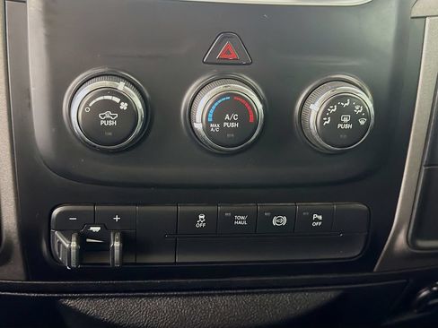 Used 2014 RAM 3500 Tradesman w/ Chrome Appearance Group AWD/4WD image 16