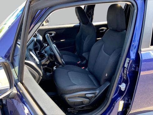 Used 2016 Jeep Renegade Latitude FWD image 8