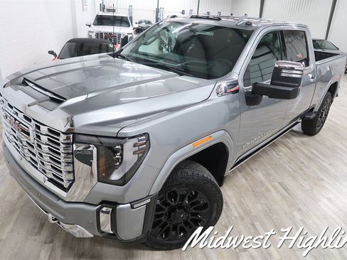 Used 2025 GMC Sierra 2500 Denali w/ Denali Reserve Package AWD/4WD image 2