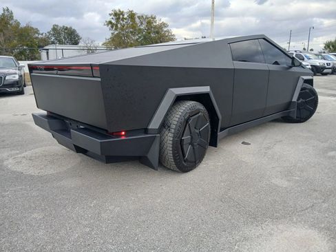 Used 2024 Tesla Cybertruck AWD Crew Cab image 6