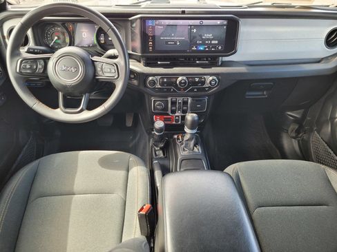 Used 2024 Jeep Wrangler Unlimited AWD/4WD image 10