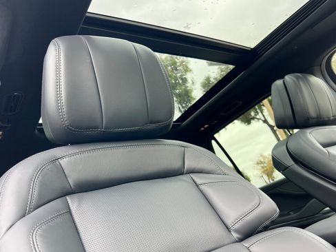 New 2025 Lincoln Navigator L Reserve w/ Jet Appearance Package image 16