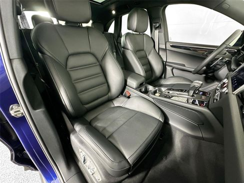 Certified 2026 Porsche Macan AWD/4WD image 28