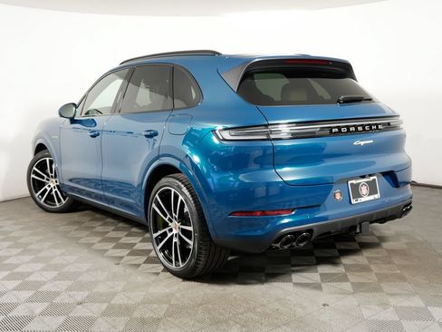 Certified 2026 Porsche Cayenne E-Hybrid AWD/4WD image 3