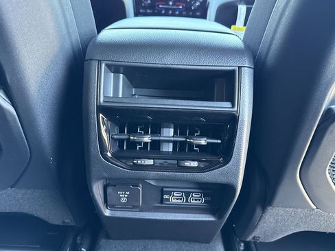 New 2025 Jeep Grand Cherokee Laredo image 39