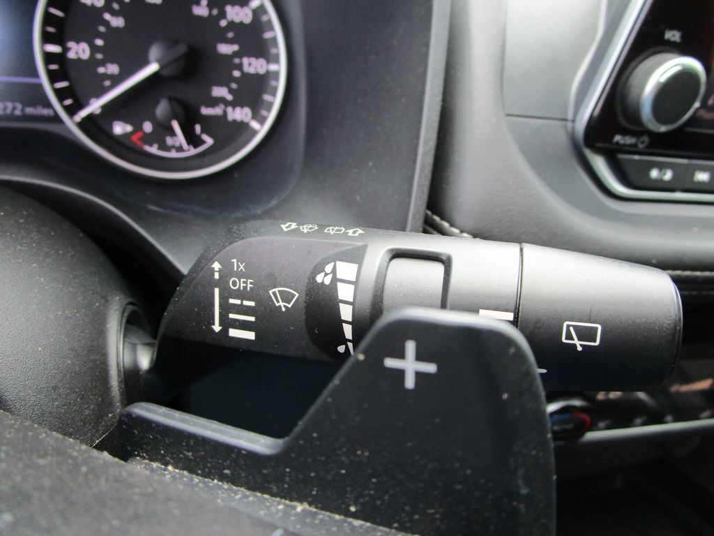 Used 2023 Nissan Rogue SV FWD image 31
