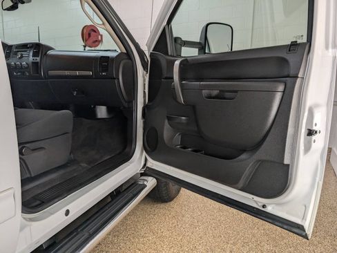 Used 2014 Chevrolet Silverado 2500 LT AWD/4WD image 16