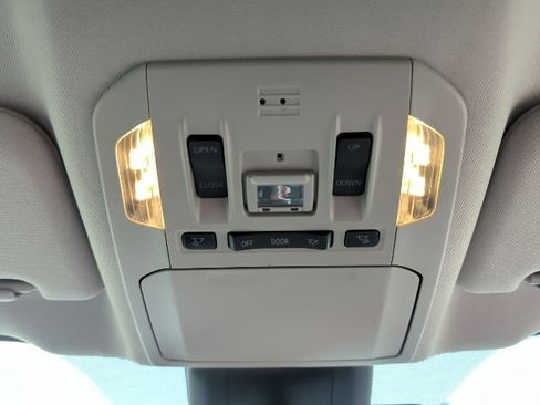 Used 2022 Toyota Highlander XLE AWD/4WD image 20