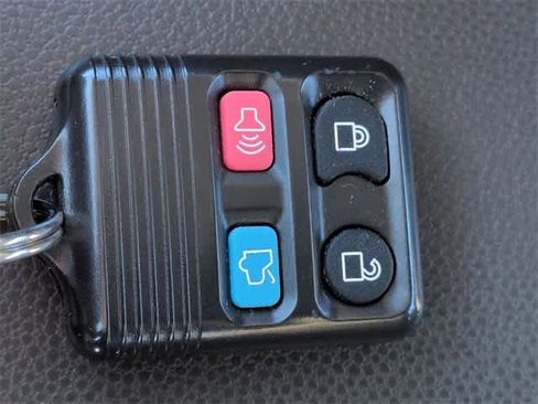 Used 2010 Ford Focus SE image 28