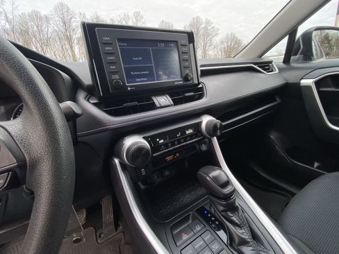 Used 2021 Toyota RAV4 LE image 22