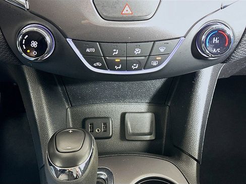 Used 2019 Chevrolet Cruze LT image 16