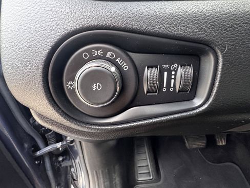 Used 2021 Jeep Renegade Limited AWD/4WD image 17