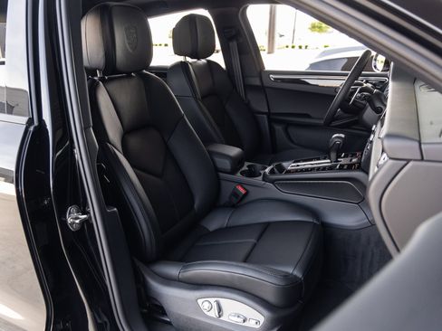 New 2026 Porsche Macan AWD/4WD image 44