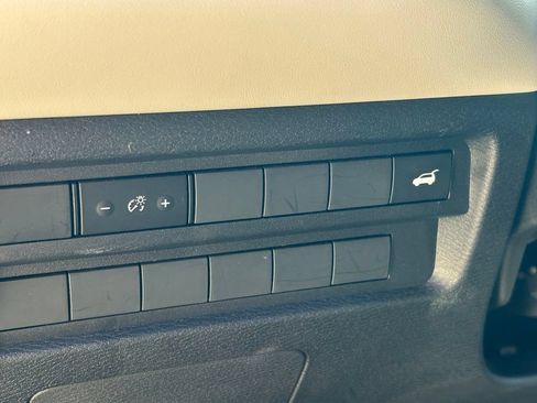 Used 2025 Mitsubishi Outlander SE FWD image 26