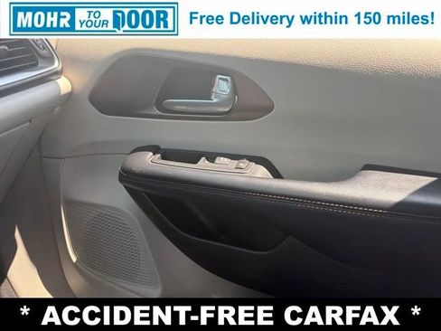 Used 2017 Chrysler Pacifica Touring-L Plus w/ Advanced Safetytec Group FWD image 29